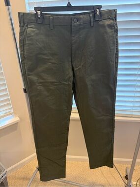 Uniqlo Men's Dark Olive Chinos